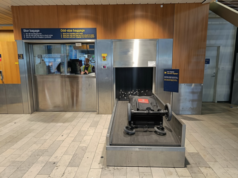 Arkonno stroller wagon checked in as odd-size baggage at the airport